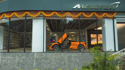 MCLAREN showroom
