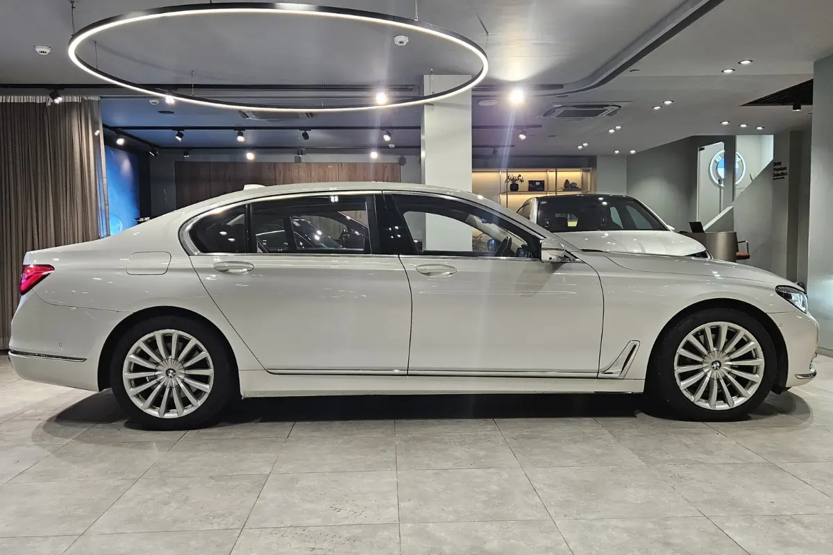 BMW 740Li mileage and specs