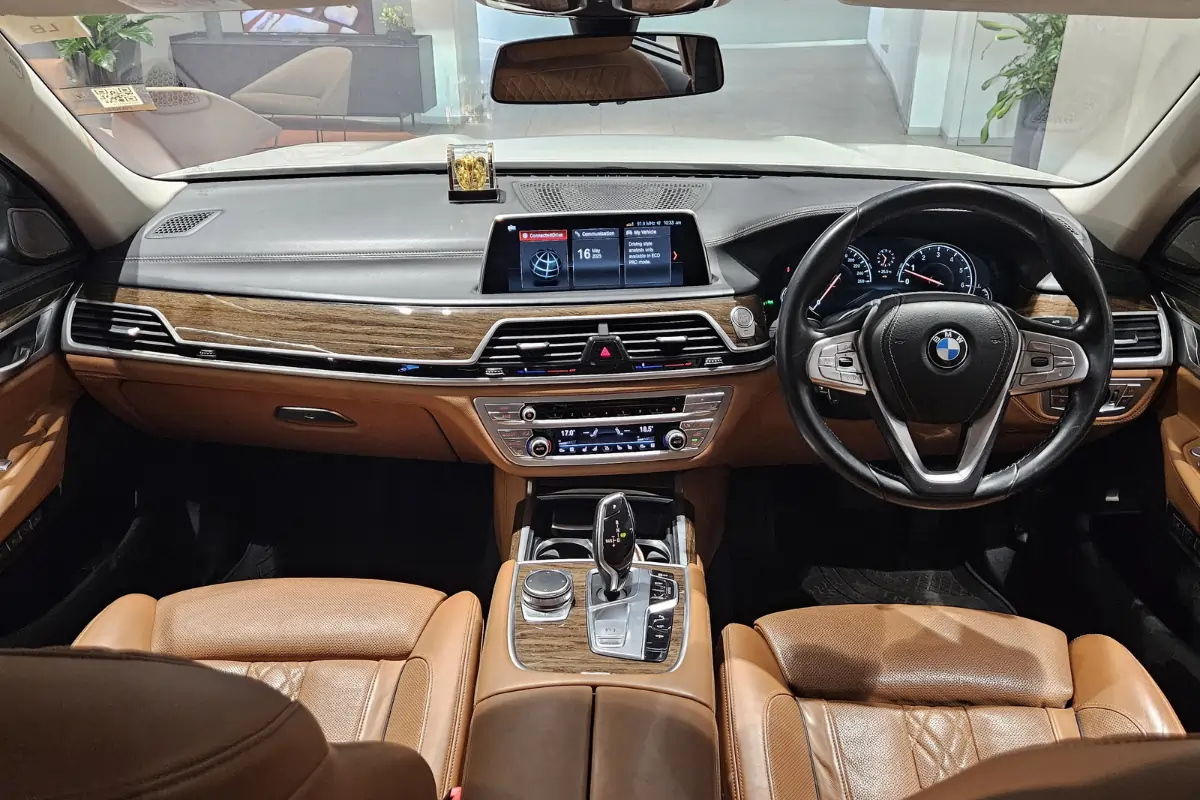 Pre-owned BMW 740Li DPE Signature