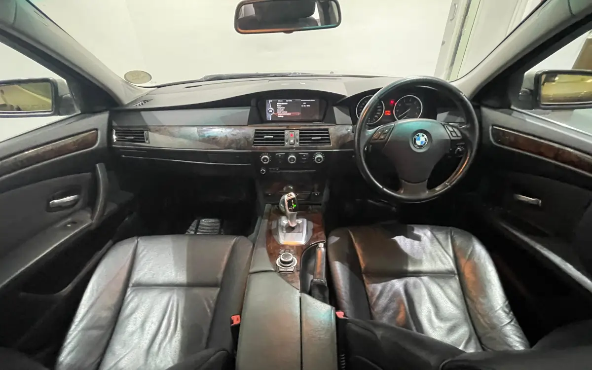 Used BMW 525i - Interior View