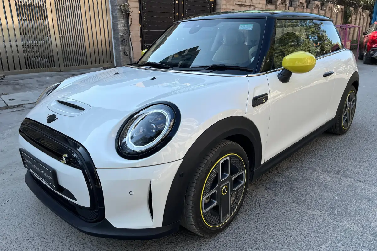 Used Mini Cooper SE 3-Door Hatch for sale in Mumbai