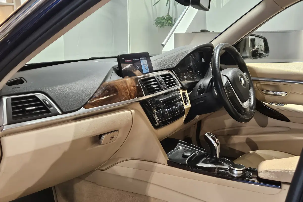 BMW 320d LCI Interior - BMW Used Cars