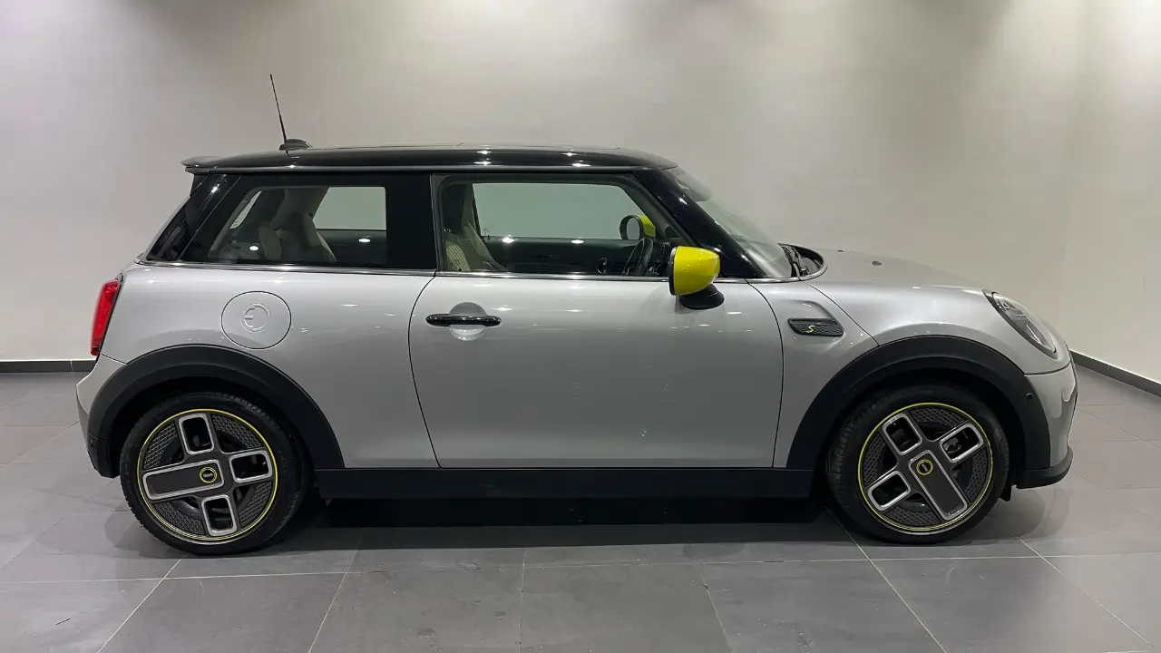 Buy used MINI Cooper SE in Mumbai