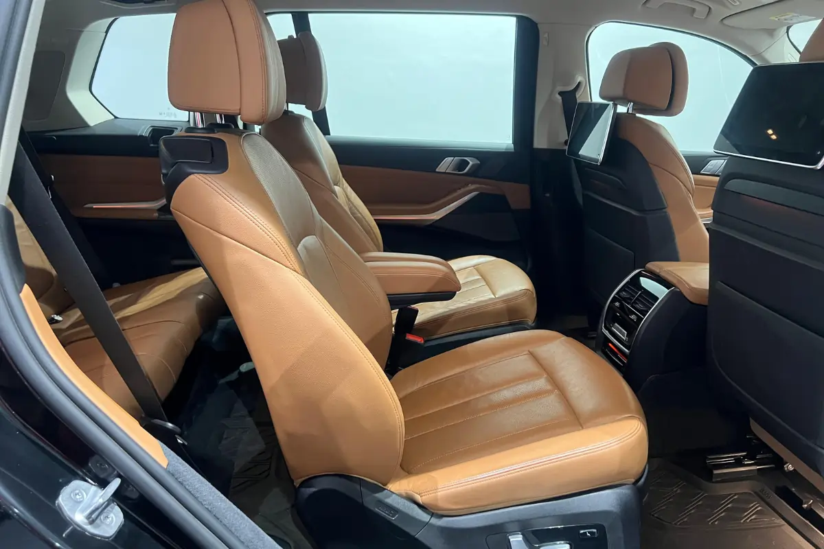 Pre-owned BMW X7 DPE Signature price in Mumbai