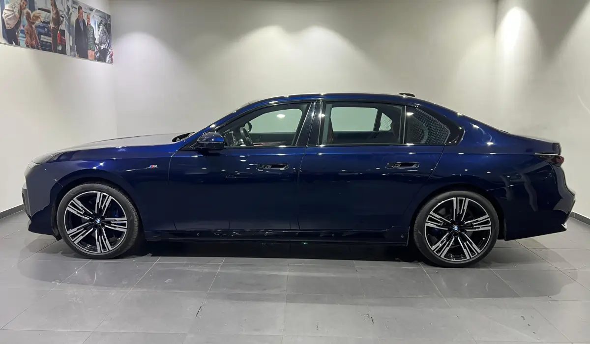 BMW i7 xDrive60 used car for sale