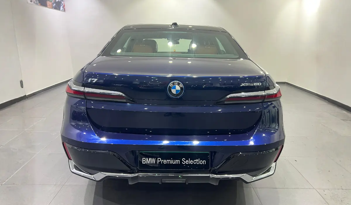 Pre-owned BMW i7 xDrive60 price