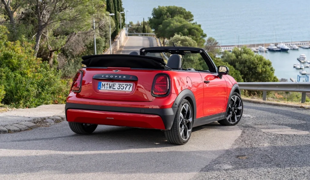 MINI Convertible features and design