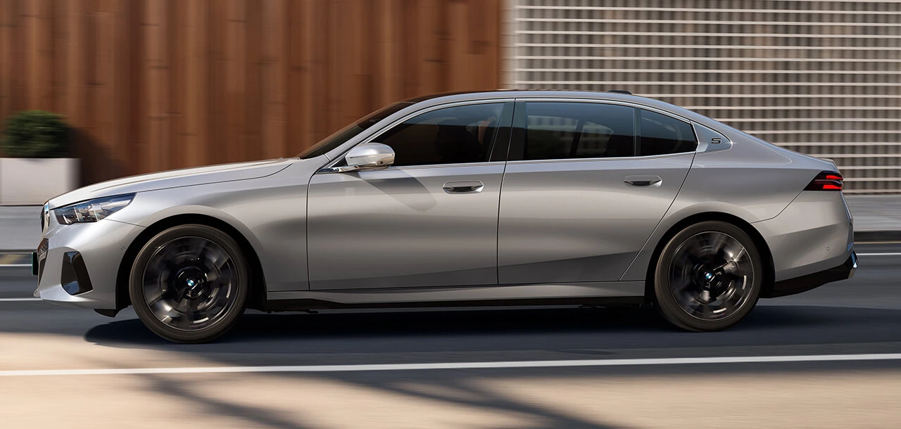 BMW i5 LWB Exterior