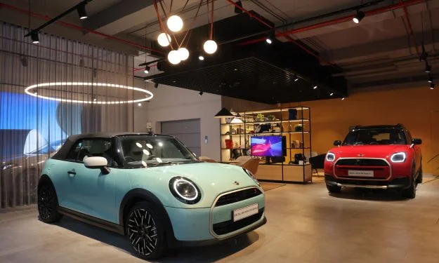 MINI Infinity cars Juinagar Showroom