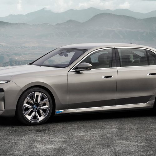 i7_side BMW i7